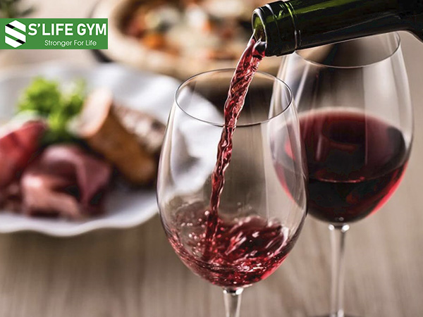 Nếu bạn thích uống rượu vang đỏ, không cần phải lo lắng khi chỉ uống 1 - 2 ly