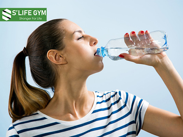 Uống nhiều nước cũng là ăn chay giảm cân