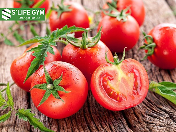 Cà chua cũng được liệt vào danh sách ăn gì để giải độc gan?