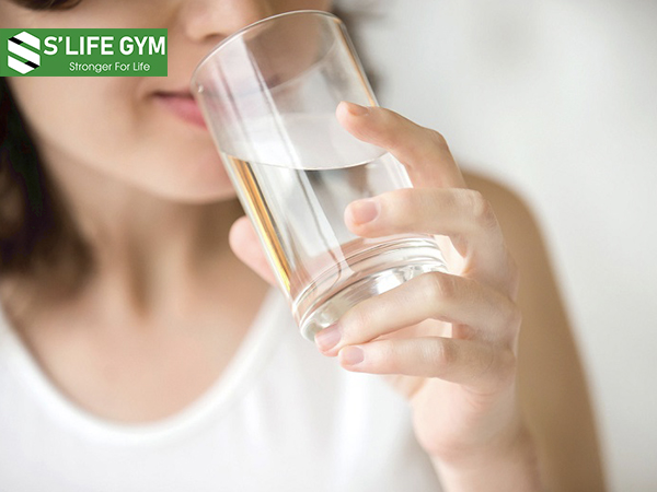 Uống nhiều nước - cách hạn chế thèm ăn hiệu quả