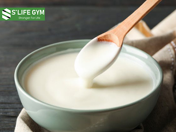 Sữa chua cũng nằm trong danh sách thực phẩm tăng cường trao đổi chất