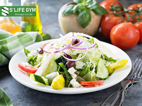 Salad cũng được liệt vào những thực phẩm không nên ăn sau tập gym