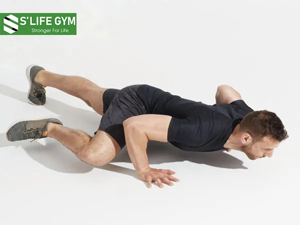 Spiderman Press Up thay đổi thói quen tập ngực của bạn Spiderman Press Up