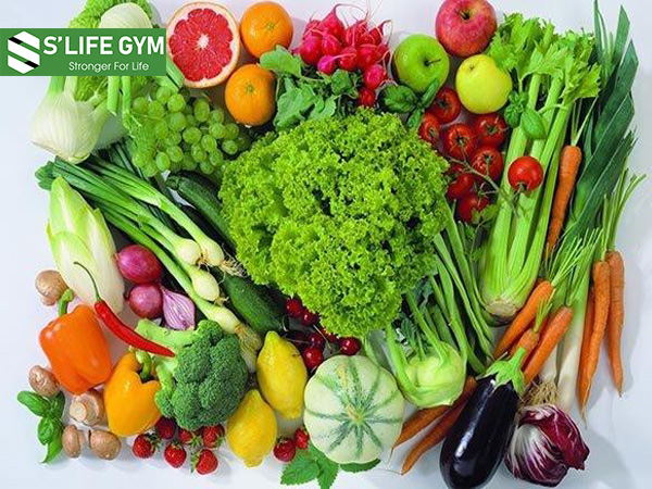Ăn nhiều rau xanh và trái cây tươi là cách để giảm béo mặt hiệu quả