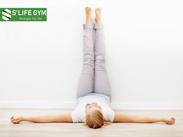 Tư thế chân dựa tường - Bài tập yoga vào buổi sáng hiệu quả