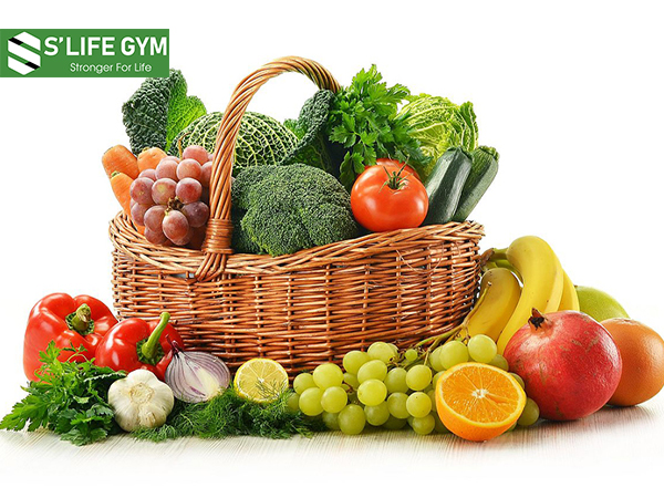 Việc bổ sung nhiều rau xanh trái cây và uống nhiều nước ép cũng sẽ giúp đẹp da, duy trì tuổi thanh xuân