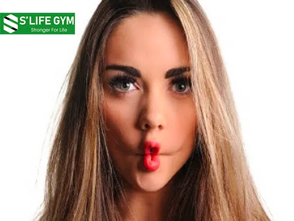 Fish face (mặt cá) - yoga căng cơ mặt đơn giản