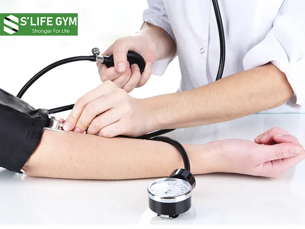 Hạ huyết áp là lợi ích của ngồi thiền chữa bệnh