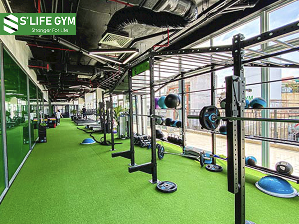 S’Life Gym CMT8 sở hữu đội ngũ nhân viên nhiệt tình, huấn luyện viên được đào tạo chuyên sâu, cơ sở vật chất hiện đại và tiện nghi .