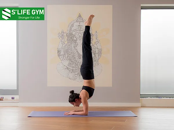 Giải tỏa căng thằng và lo lắng là lợi ích của tư thế headstand
