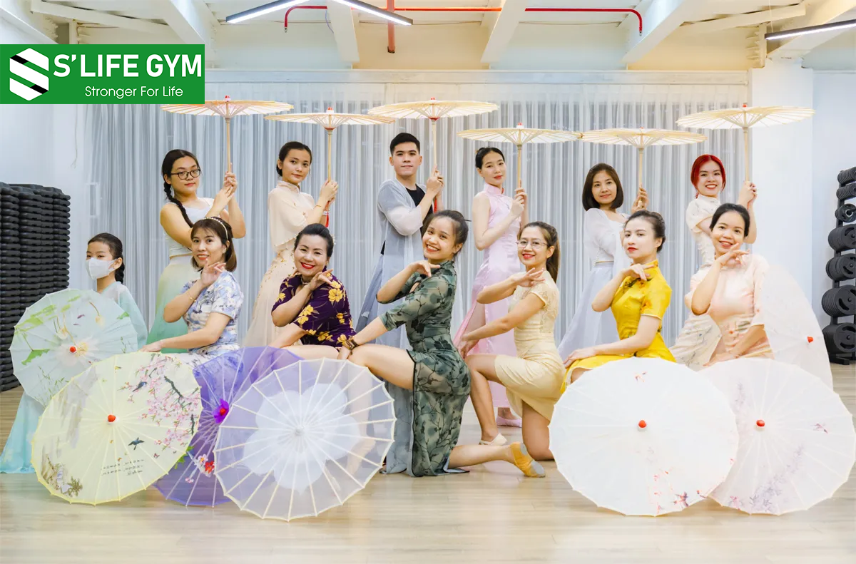 Múa cổ trang không chỉ là bộ môn múa thông thường mà còn là một bộ môn nghệ thuật đầy cảm xúc. Mang lại nhiều lợi ích cho cơ thể, sức khỏe, tinh thần và vóc dáng.