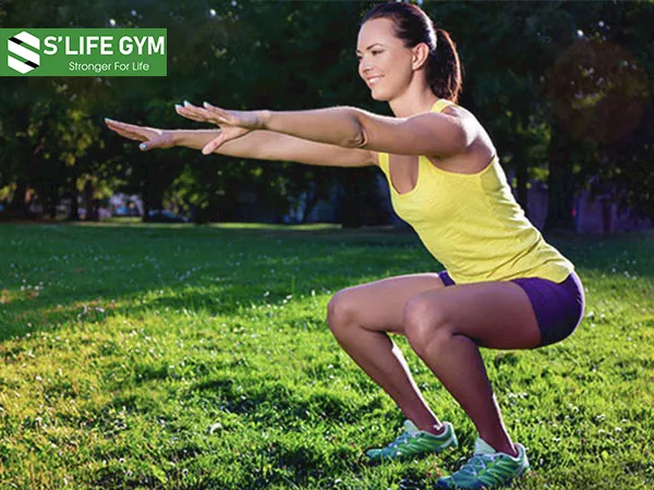 Tư thế chiếc ghế (Utkatasana) - bài tập yoga giúp xương chắc khỏe hiệu quả