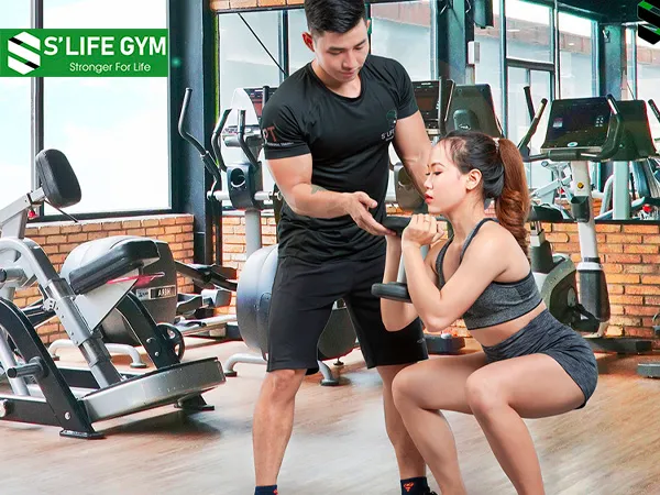 Tập luyện dưới sự giám sát và hướng dẫn của huấn luyện viên để việc tập đạt kết quả tốt nhất