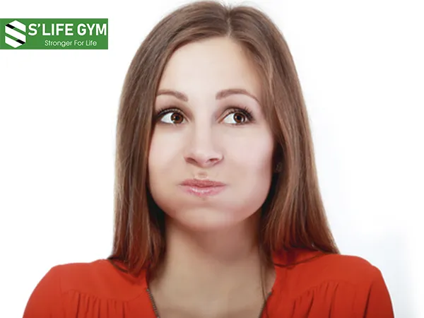 Phồng má là một trong những bài tập yoga giúp thon gọn mặt hiệu quả