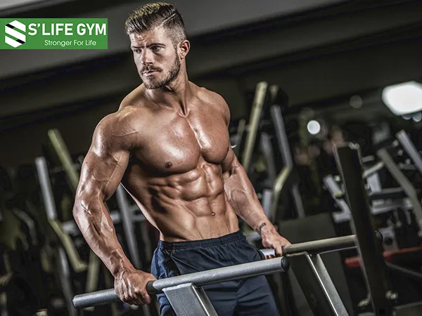 The Big Men Dumbells - điều cần tránh khi đến phòng tập