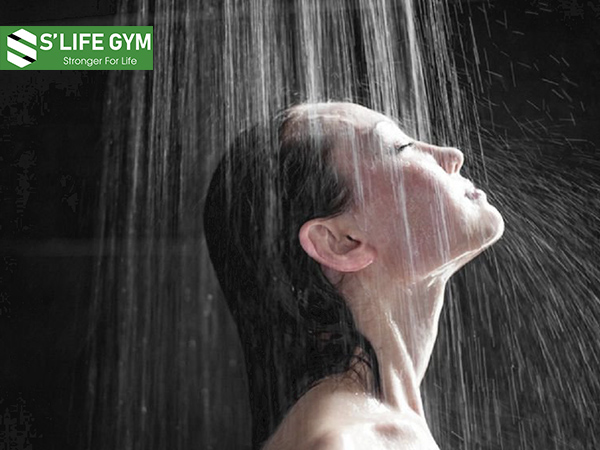 Tắm nước lạnh cũng là một trong những thói quen giúp giảm cân hiệu quả