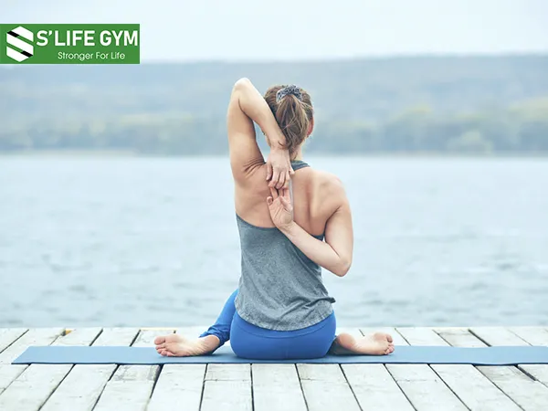 Tư thế mặt bò - một trong những cách tập yoga tăng vòng 1