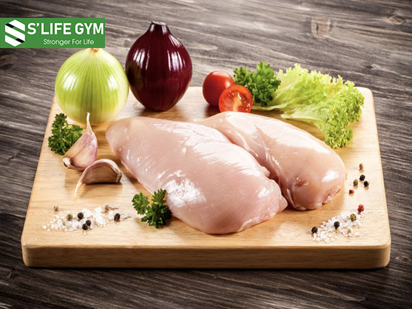 Ức gà cũng là một trong những thực phẩm giúp săn chắc cơ bắp