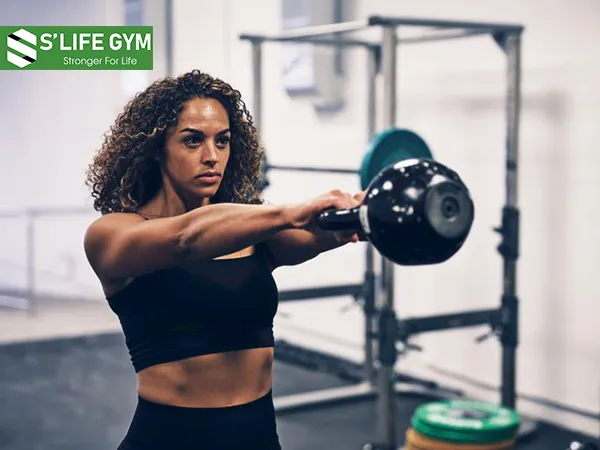 Khi tập Strength Training thường xuyên và đều đặn giúp giải phóng endorphin, giúp cải thiện tâm trạng