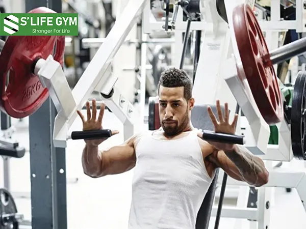 Bài tập ngồi thẳng đẩy ngực dưới tác động hiệu quả đến cơ ngực toàn diện