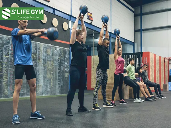 Khi kết hợp với kỹ thuật hít thở các bài tập kettlebell giúp cải thiện hoạt động tim mạch