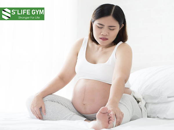 Tập yoga giúp giảm thiểu chuột rút chân khi mang thai