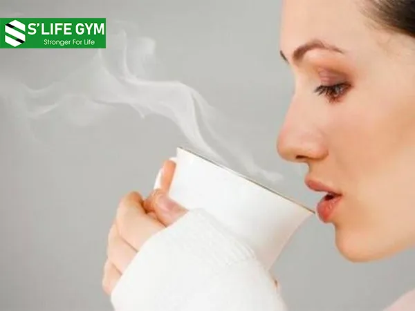 Dùng nước ấm sẽ mang đến cho bạn những lợi ích bất ngờ cho cơ thể