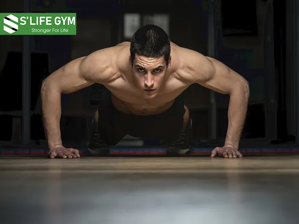 Thực hiện tư thế hít đất đúng cách giúp nâng cao hiệu quả
