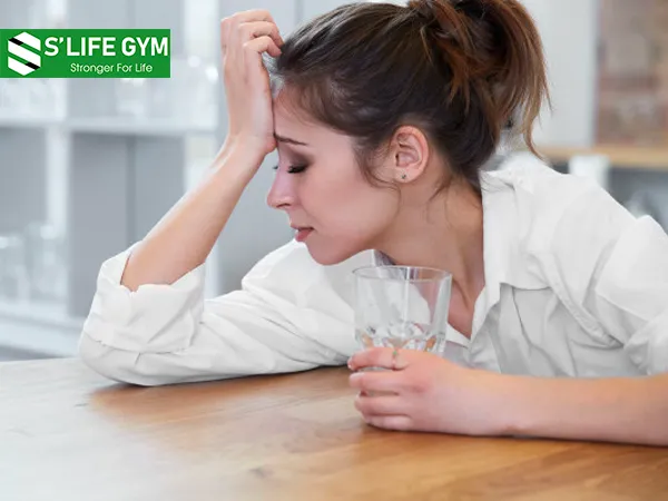 Mất nước là một trong những nguyên nhân gây ra tình trạng chuột rút