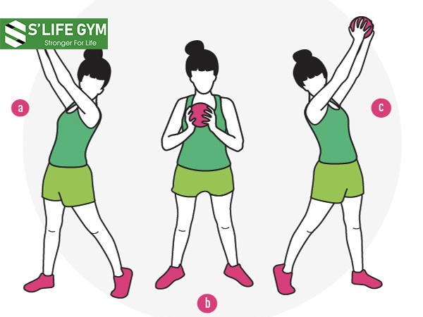 Diagonal Reach With Medicine Ball - một trong các bài tập gym tăng cơ cho nữ
