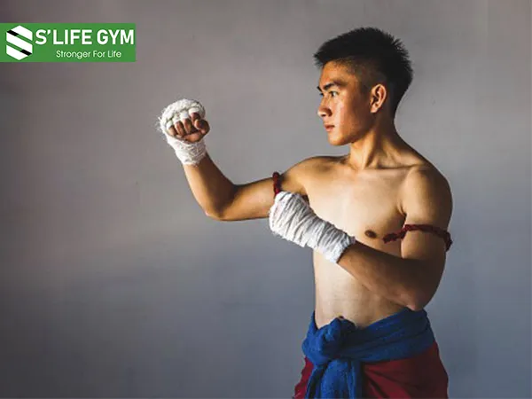 Nhớ mang theo dụng cụ bảo hộ khi tập Muay Thái