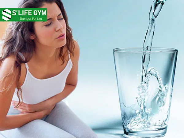 Nước ấm giúp phân hủy thức ăn còn tồn đọng trong cơ thể