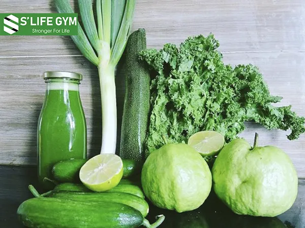 Rau xanh là thực phẩm tốt giúp cho việc tập luyện Yoga Bay đạt được hiệu quả