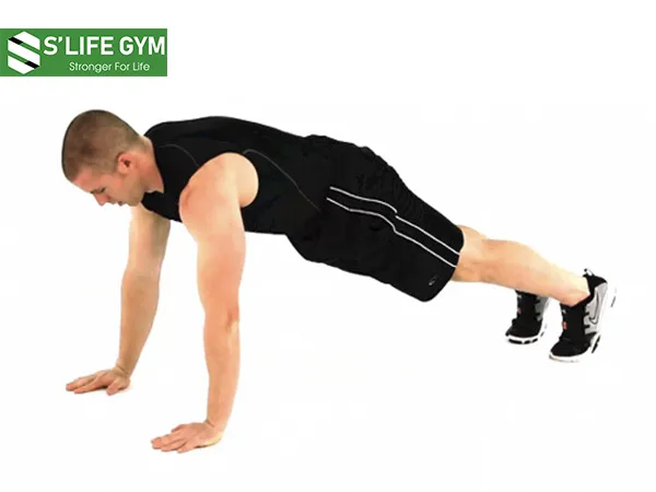 Plank cao yêu cầu bạn kiểm soát nhịp thở đều đặn