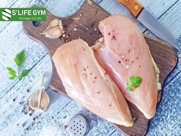 Với lượng protein cao, ức gà luôn được ưu ái trong thực phẩm tăng cơ giảm mỡ