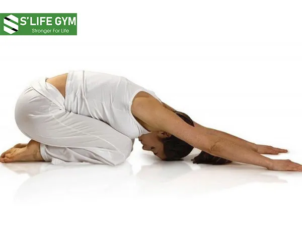 Tư thế em bé (Balasana) - bài tập yoga giảm stress hiệu quả