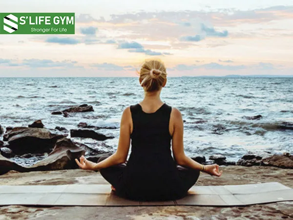 Ngồi thiền là tư thế được khuyến khích nhất