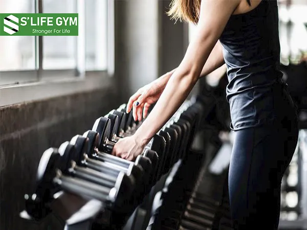 Quá sức thường dẫn đến nôn mửa do tập gym