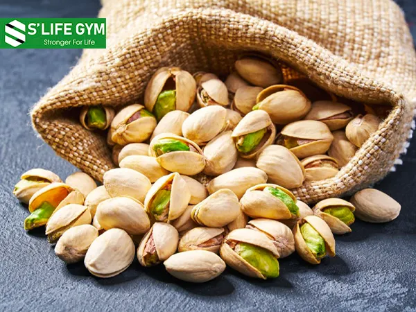 Thử món ăn vặt khi xem bóng đá: Hạt dẻ cười