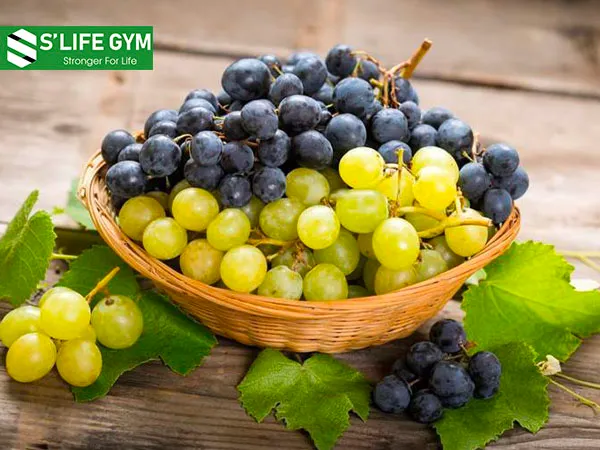 Nho có chứa melatonin – một loại hoocmon giúp điều hòa giấc ngủ