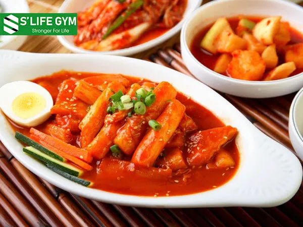 Thực phẩm cay - thực phẩm gây mụn cần tránh xa