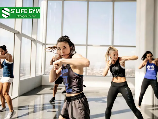 Power Combat là bộ môn kết hợp âm nhạc sôi động và thúc đẩy cơ thể liên tục vận động