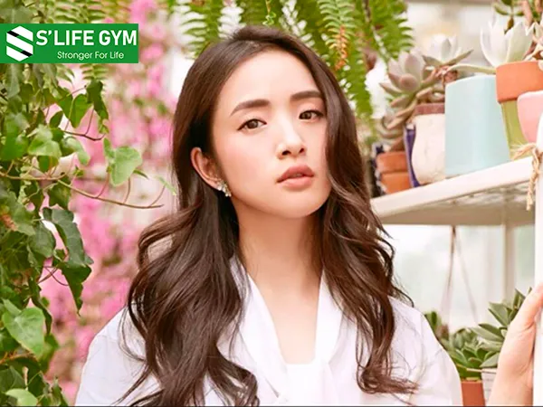 Kết hợp giữa khoai lang hấp và sữa đậu nành cho bữa sáng là bí quyết của Lâm Y Thần