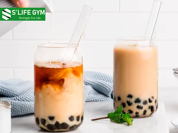 Cách uống trà sữa không gây hại là không uống trước khi ngủ