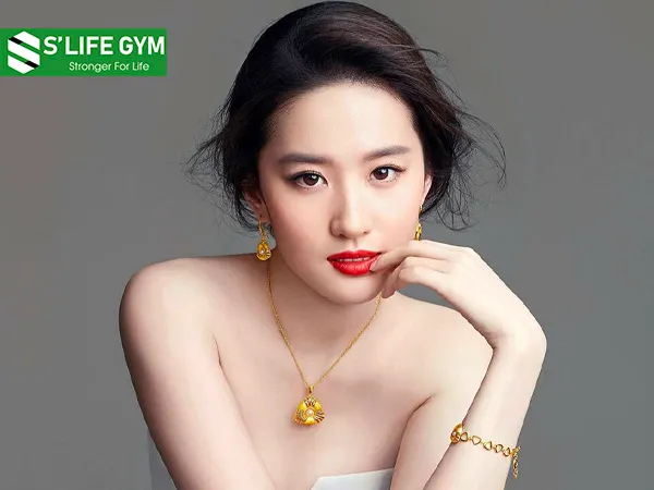 Lưu Diệc Phi đã ăn kiêng với vào bữa trưa và tối dùng cơm kết hợp rau xanh