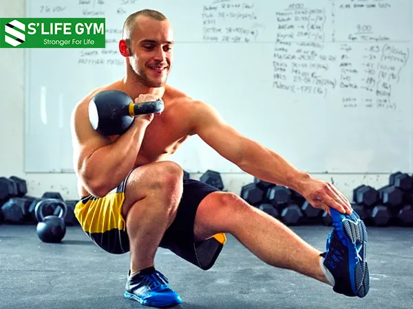 Kettlebell Pistol Squat có tác dụng giúp phát triển đùi trước, cẳng chân, đùi sau, mông, lưng dưới