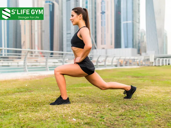 Cơ hông nở nang cũng là một trong những lợi ích của bài tập Lunge