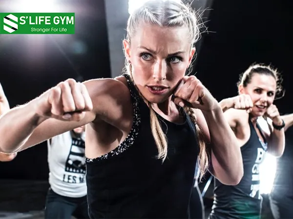 Siết cơ bắp cũng là lợi ích của bài tập Body Combat