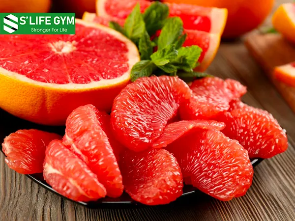 Bưởi chứa hàm lượng calo và chất béo ít nên giúp giảm cân nhanh