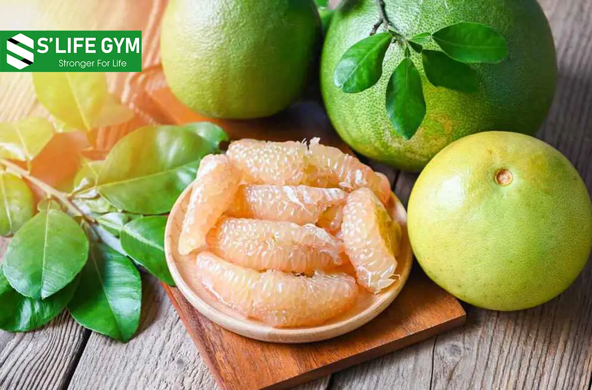 Ăn bưởi có rất nhiều lợi ích cho sức khỏe như làm giảm cholesterol trong máu, chống cao huyết áp, ngăn ngừa ung thư